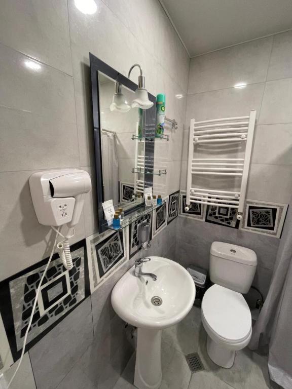 Aa Hotel Tbilisi Bagian luar foto